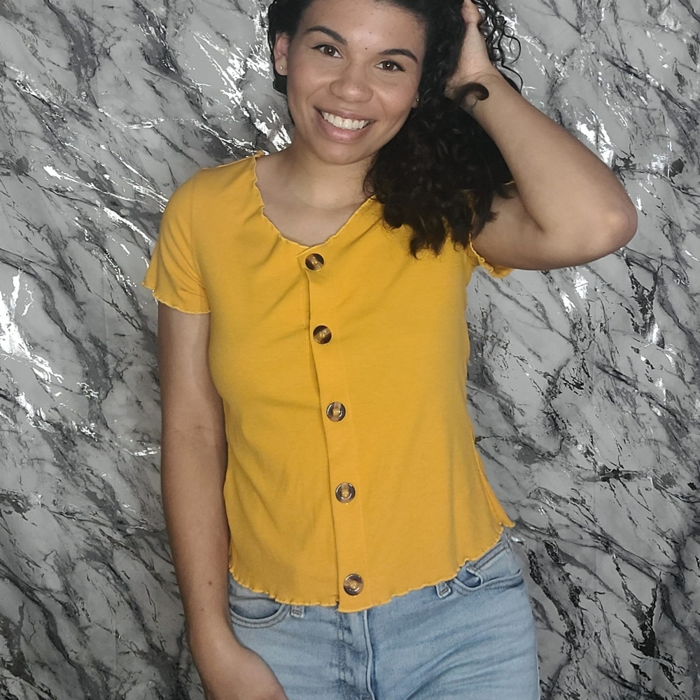Yellow button top